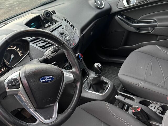 Черный Форд Фиеста, объемом двигателя 1 л и пробегом 42 тыс. км за 8000 $, фото 6 на Automoto.ua