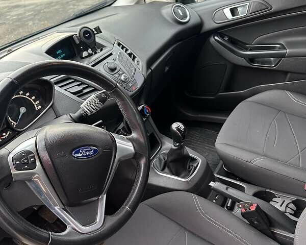 Черный Форд Фиеста, объемом двигателя 1 л и пробегом 42 тыс. км за 8000 $, фото 5 на Automoto.ua