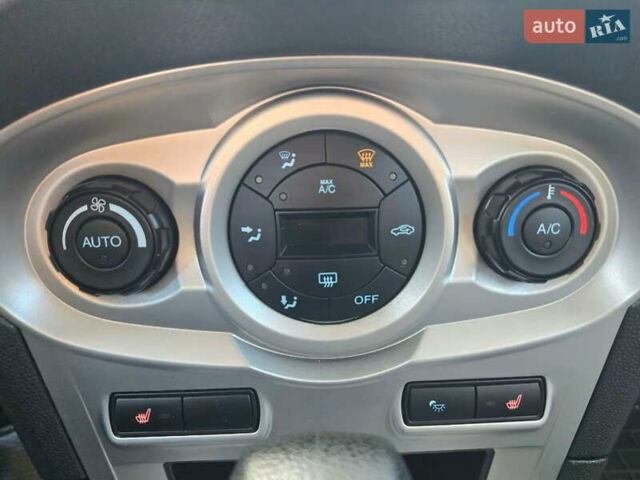 Чорний Форд Фієста, об'ємом двигуна 1.6 л та пробігом 117 тис. км за 6999 $, фото 20 на Automoto.ua