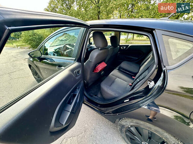 Черный Форд Фиеста, объемом двигателя 1.6 л и пробегом 129 тыс. км за 6100 $, фото 8 на Automoto.ua