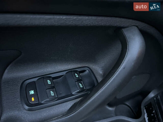 Черный Форд Фиеста, объемом двигателя 1.6 л и пробегом 204 тыс. км за 7350 $, фото 17 на Automoto.ua