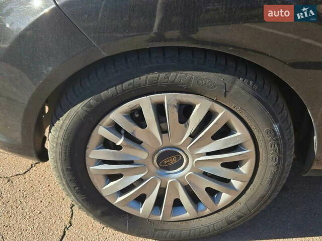Чорний Форд Фієста, об'ємом двигуна 1.6 л та пробігом 117 тис. км за 6999 $, фото 23 на Automoto.ua