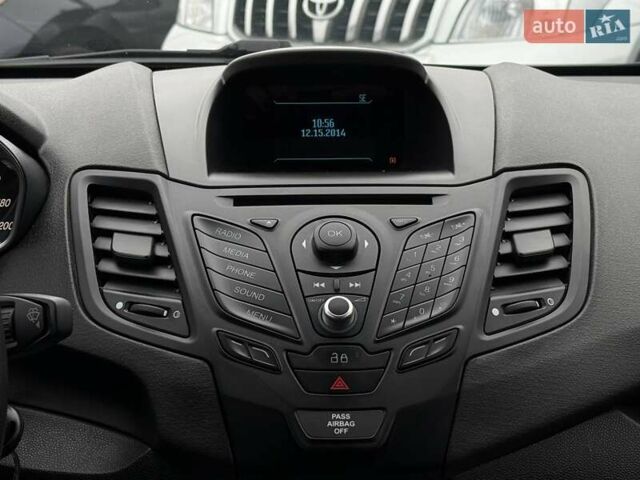 Черный Форд Фиеста, объемом двигателя 1.6 л и пробегом 115 тыс. км за 8800 $, фото 7 на Automoto.ua