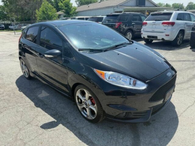 Черный Форд Фиеста, объемом двигателя 1.6 л и пробегом 71 тыс. км за 3900 $, фото 2 на Automoto.ua