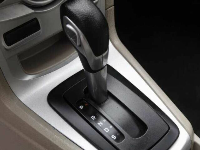 Черный Форд Фиеста, объемом двигателя 1.6 л и пробегом 110 тыс. км за 6000 $, фото 10 на Automoto.ua