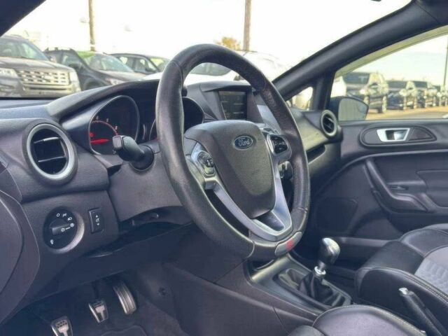 Черный Форд Фиеста, объемом двигателя 1.6 л и пробегом 79 тыс. км за 3800 $, фото 6 на Automoto.ua