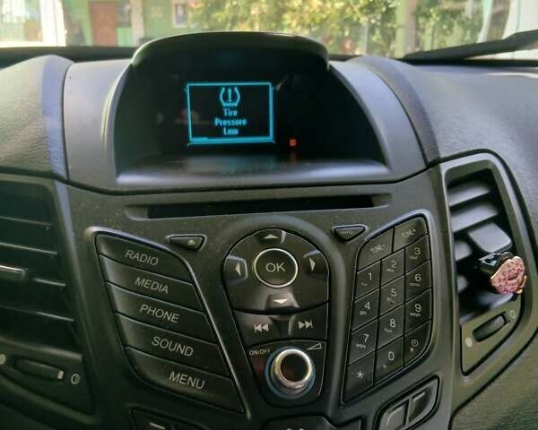 Форд Фиеста 2016 в Хмельницком на Automoto.ua Черный Форд Фиеста, объемом двигателя 1.6 л и пробегом 70 тыс. км за 7150 $, фото 5 на Automoto.ua