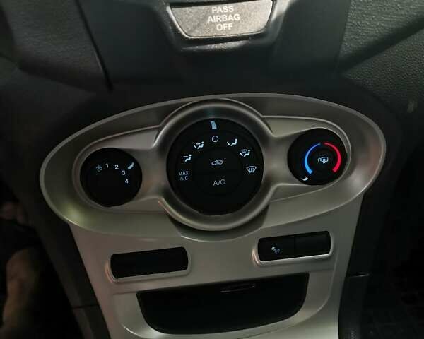 Чорний Форд Фієста, об'ємом двигуна 1.6 л та пробігом 130 тис. км за 8500 $, фото 7 на Automoto.ua