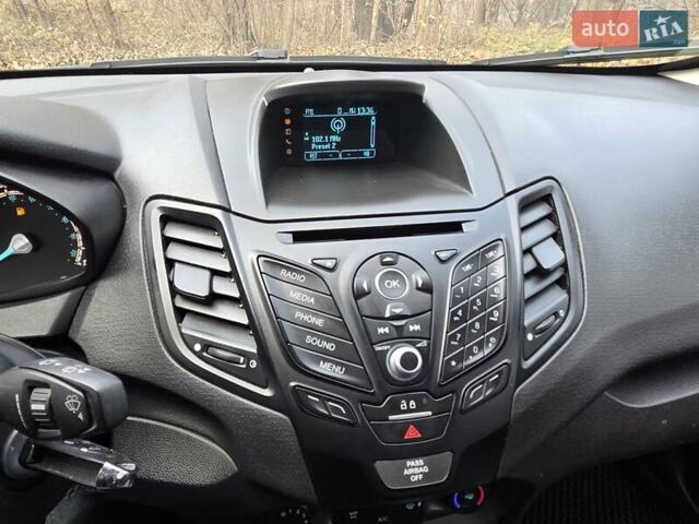 Черный Форд Фиеста, объемом двигателя 1.6 л и пробегом 71 тыс. км за 7999 $, фото 30 на Automoto.ua