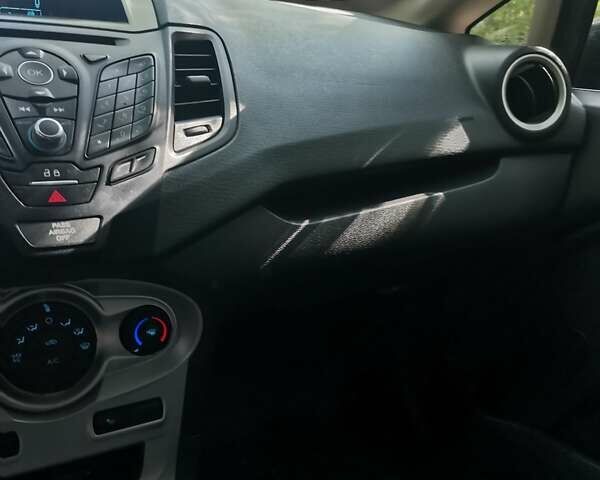 Чорний Форд Фієста, об'ємом двигуна 1.6 л та пробігом 130 тис. км за 8500 $, фото 11 на Automoto.ua