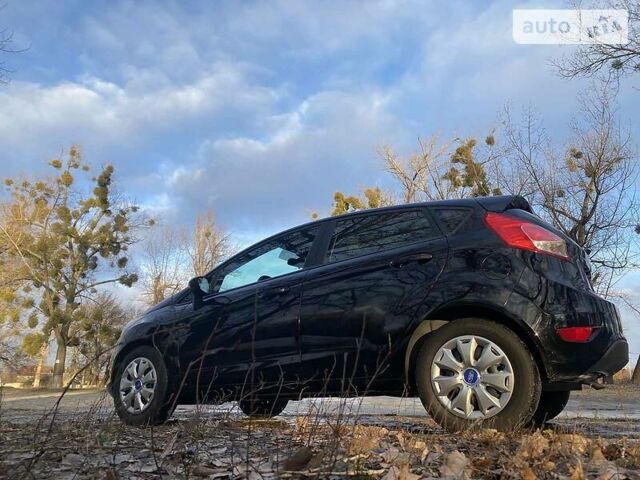 Черный Форд Фиеста, объемом двигателя 1.6 л и пробегом 122 тыс. км за 7700 $, фото 13 на Automoto.ua