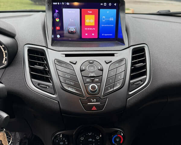 Чорний Форд Фієста, об'ємом двигуна 1 л та пробігом 131 тис. км за 8200 $, фото 10 на Automoto.ua