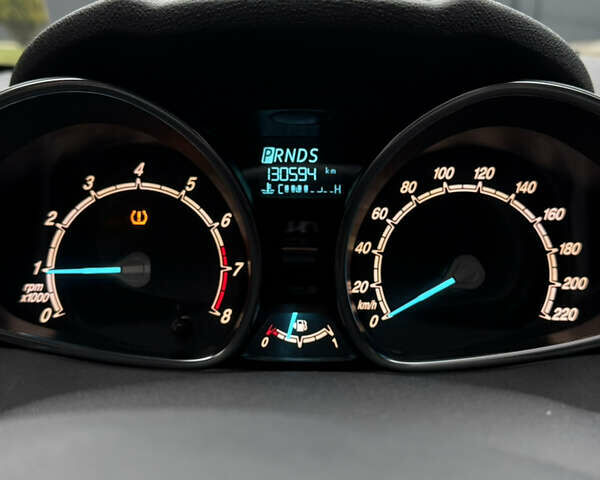 Чорний Форд Фієста, об'ємом двигуна 1 л та пробігом 131 тис. км за 8200 $, фото 11 на Automoto.ua