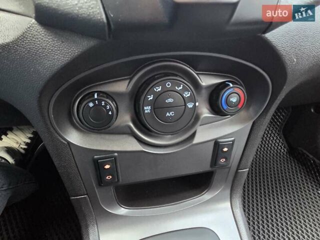 Черный Форд Фиеста, объемом двигателя 1.6 л и пробегом 71 тыс. км за 7999 $, фото 31 на Automoto.ua