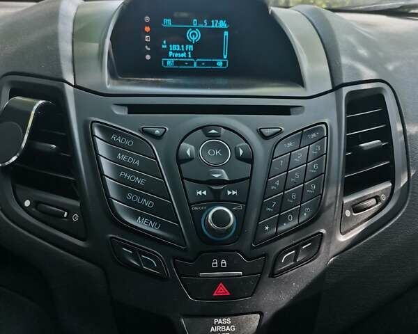 Чорний Форд Фієста, об'ємом двигуна 1.6 л та пробігом 130 тис. км за 8500 $, фото 6 на Automoto.ua