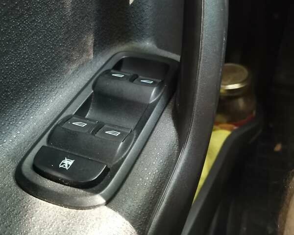 Чорний Форд Фієста, об'ємом двигуна 1.6 л та пробігом 130 тис. км за 8500 $, фото 10 на Automoto.ua