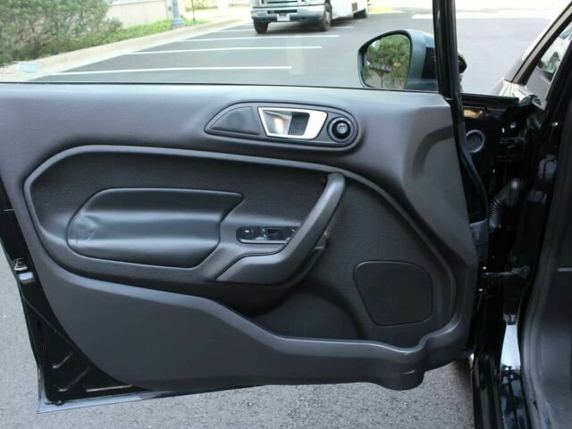 Черный Форд Фиеста, объемом двигателя 1.6 л и пробегом 79 тыс. км за 7450 $, фото 6 на Automoto.ua