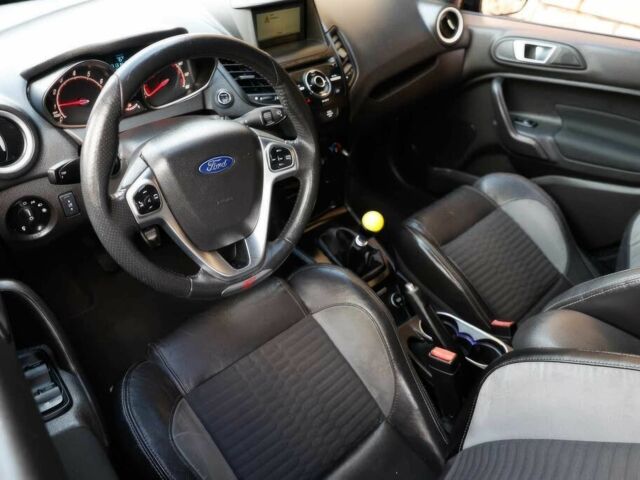 Чорний Форд Фієста, об'ємом двигуна 1.6 л та пробігом 66 тис. км за 4150 $, фото 8 на Automoto.ua