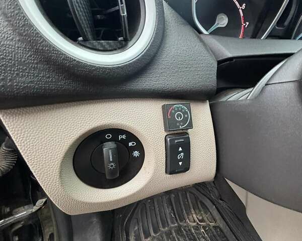 Черный Форд Фиеста, объемом двигателя 1.6 л и пробегом 117 тыс. км за 6800 $, фото 9 на Automoto.ua