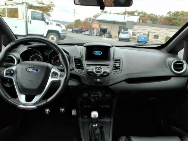 Черный Форд Фиеста, объемом двигателя 1.6 л и пробегом 60 тыс. км за 8600 $, фото 9 на Automoto.ua