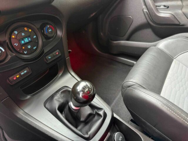 Черный Форд Фиеста, объемом двигателя 1.6 л и пробегом 58 тыс. км за 5450 $, фото 11 на Automoto.ua