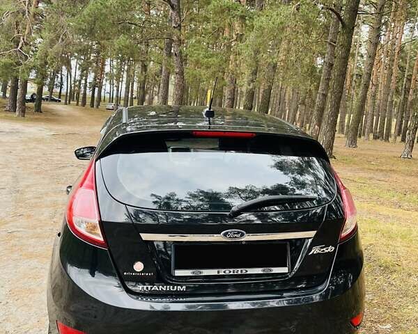 Черный Форд Фиеста, объемом двигателя 1.6 л и пробегом 122 тыс. км за 9500 $, фото 6 на Automoto.ua