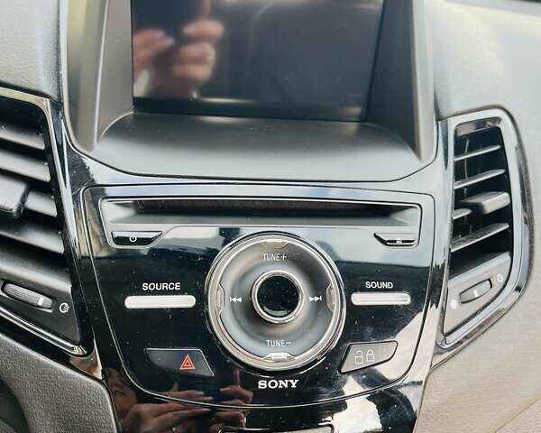 Черный Форд Фиеста, объемом двигателя 1.6 л и пробегом 122 тыс. км за 9500 $, фото 12 на Automoto.ua