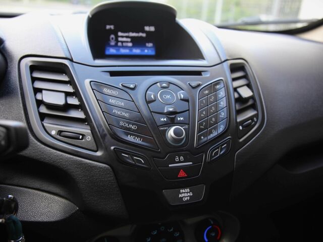 Черный Форд Фиеста, объемом двигателя 1.6 л и пробегом 121 тыс. км за 8200 $, фото 17 на Automoto.ua