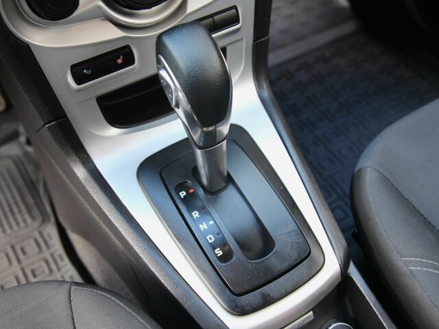 Черный Форд Фиеста, объемом двигателя 1.6 л и пробегом 121 тыс. км за 8200 $, фото 13 на Automoto.ua