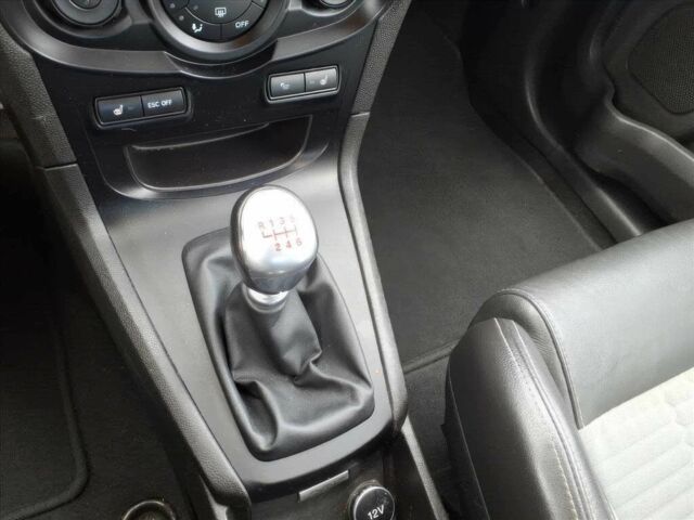 Черный Форд Фиеста, объемом двигателя 1.6 л и пробегом 64 тыс. км за 4600 $, фото 11 на Automoto.ua