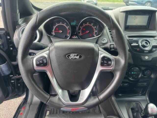 Черный Форд Фиеста, объемом двигателя 1.6 л и пробегом 89 тыс. км за 2500 $, фото 6 на Automoto.ua