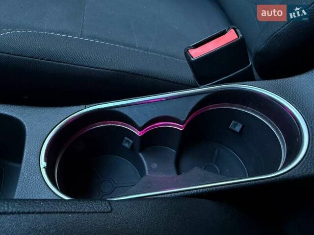 Чорний Форд Фієста, об'ємом двигуна 1.6 л та пробігом 150 тис. км за 8900 $, фото 28 на Automoto.ua