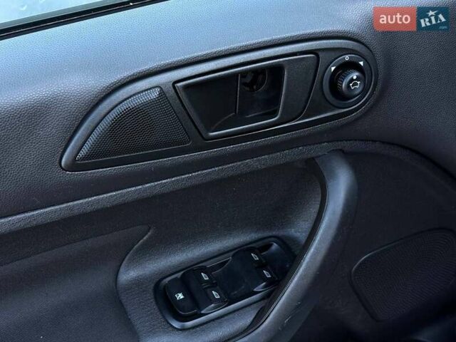 Чорний Форд Фієста, об'ємом двигуна 1.6 л та пробігом 150 тис. км за 8900 $, фото 11 на Automoto.ua