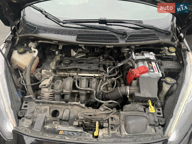 Черный Форд Фиеста, объемом двигателя 1.6 л и пробегом 95 тыс. км за 9600 $, фото 19 на Automoto.ua