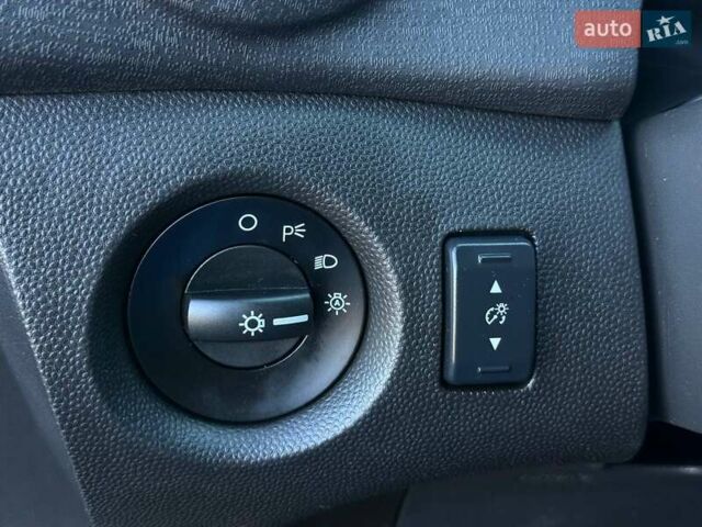 Чорний Форд Фієста, об'ємом двигуна 1.6 л та пробігом 150 тис. км за 8900 $, фото 15 на Automoto.ua