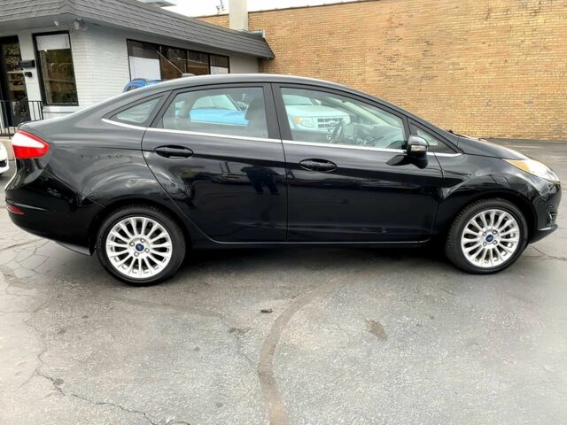 Черный Форд Фиеста, объемом двигателя 1.6 л и пробегом 77 тыс. км за 4500 $, фото 7 на Automoto.ua