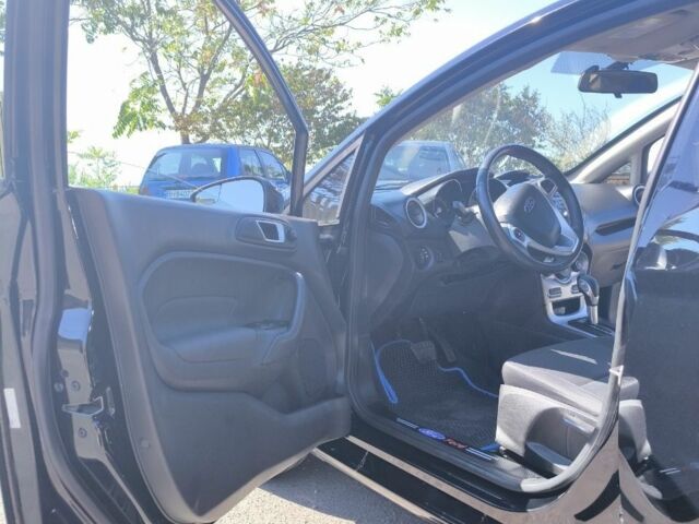 Черный Форд Фиеста, объемом двигателя 1.6 л и пробегом 150 тыс. км за 7000 $, фото 12 на Automoto.ua