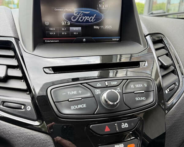 Черный Форд Фиеста, объемом двигателя 1.6 л и пробегом 180 тыс. км за 8300 $, фото 4 на Automoto.ua