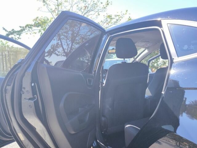 Черный Форд Фиеста, объемом двигателя 1.6 л и пробегом 150 тыс. км за 7000 $, фото 11 на Automoto.ua