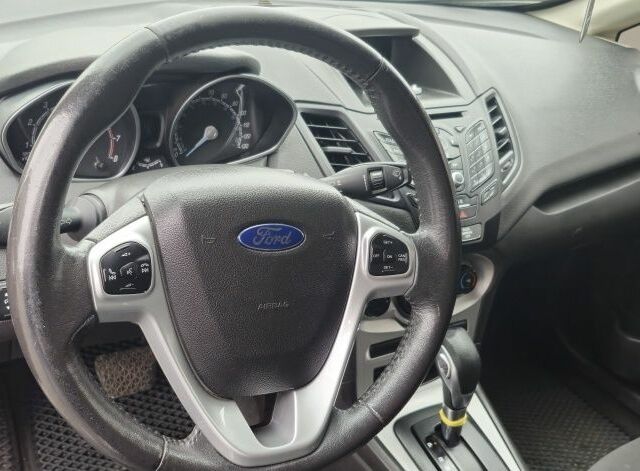 Черный Форд Фиеста, объемом двигателя 1.6 л и пробегом 168 тыс. км за 5900 $, фото 4 на Automoto.ua