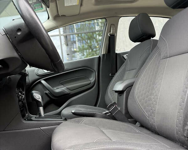 Черный Форд Фиеста, объемом двигателя 1.6 л и пробегом 180 тыс. км за 8300 $, фото 14 на Automoto.ua