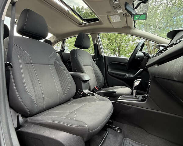 Черный Форд Фиеста, объемом двигателя 1.6 л и пробегом 180 тыс. км за 8300 $, фото 20 на Automoto.ua