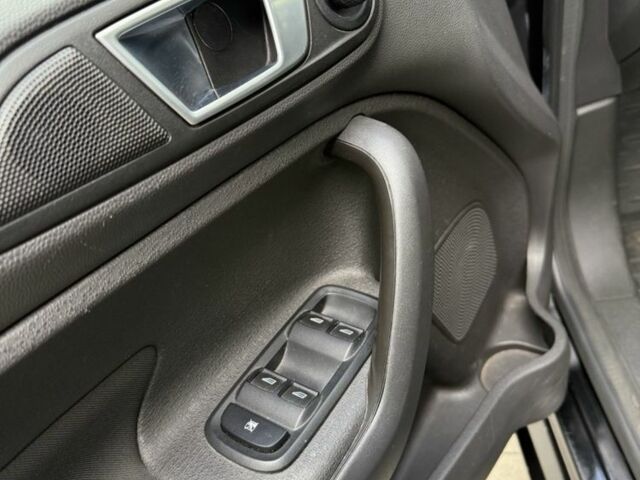 Черный Форд Фиеста, объемом двигателя 1.6 л и пробегом 180 тыс. км за 7999 $, фото 11 на Automoto.ua