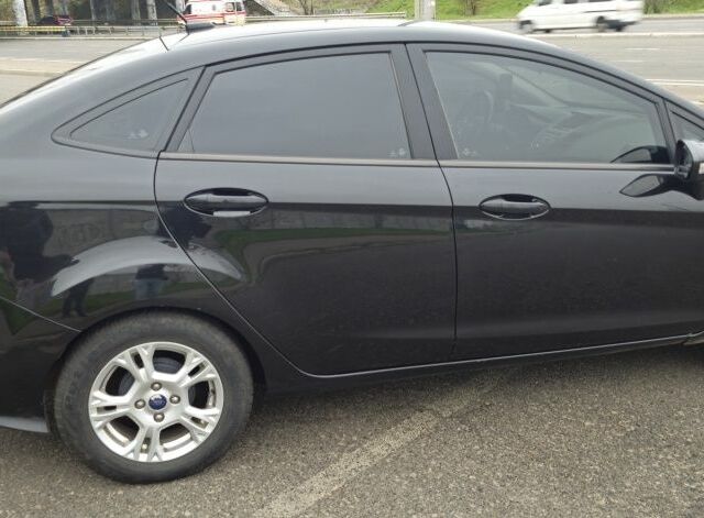 Черный Форд Фиеста, объемом двигателя 1.6 л и пробегом 168 тыс. км за 5900 $, фото 1 на Automoto.ua