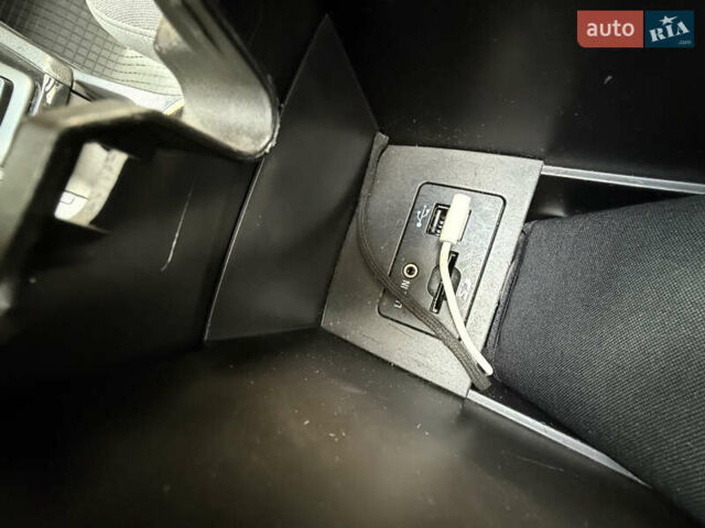 Черный Форд Фиеста, объемом двигателя 1.6 л и пробегом 180 тыс. км за 8300 $, фото 23 на Automoto.ua