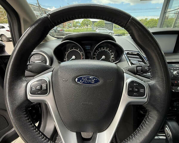 Черный Форд Фиеста, объемом двигателя 1.6 л и пробегом 180 тыс. км за 8300 $, фото 19 на Automoto.ua