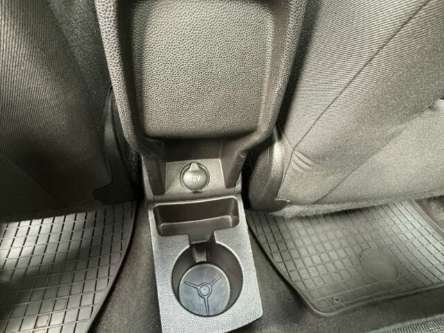 Черный Форд Фиеста, объемом двигателя 1.6 л и пробегом 180 тыс. км за 7999 $, фото 9 на Automoto.ua