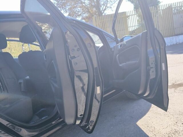 Черный Форд Фиеста, объемом двигателя 1.6 л и пробегом 150 тыс. км за 7000 $, фото 10 на Automoto.ua