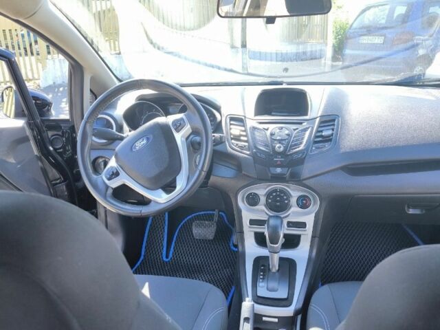 Черный Форд Фиеста, объемом двигателя 1.6 л и пробегом 150 тыс. км за 7000 $, фото 7 на Automoto.ua