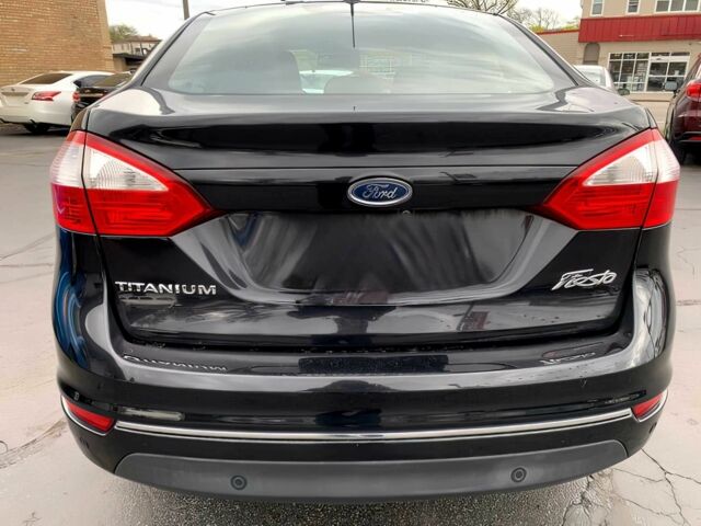 Черный Форд Фиеста, объемом двигателя 1.6 л и пробегом 77 тыс. км за 4500 $, фото 5 на Automoto.ua